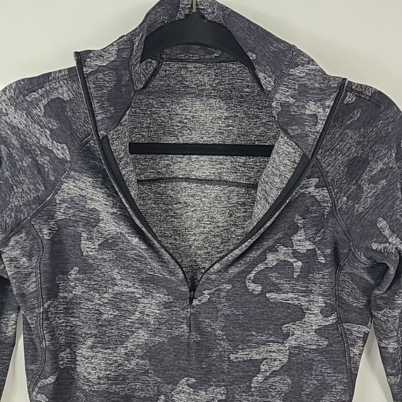 Lululemon Women's Outrun The Elements Half Zip Pullover Gray Camo Athletic Sz 4 - Picture 5 of 8